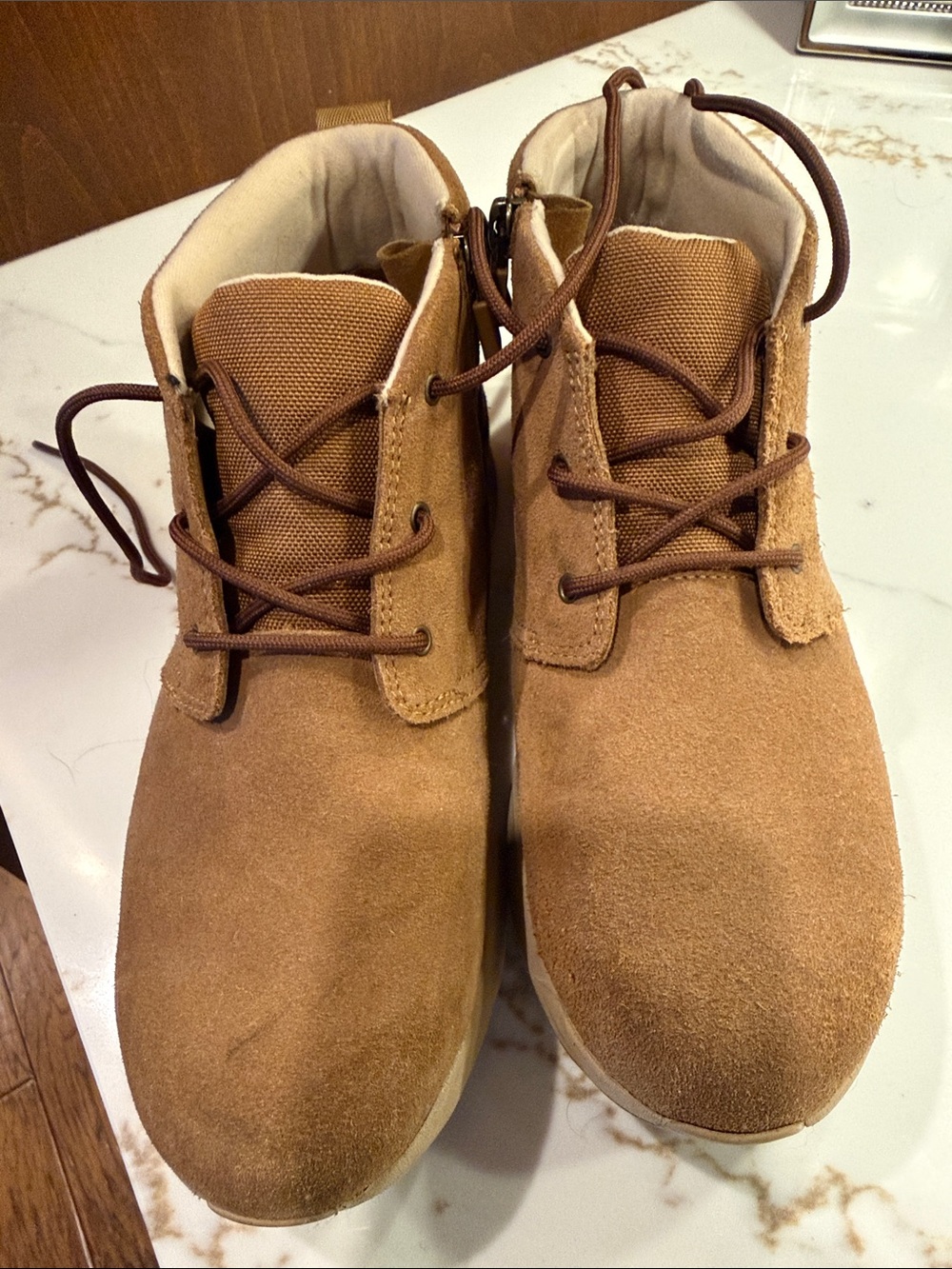 Boys size 5 Ugg lace up boots